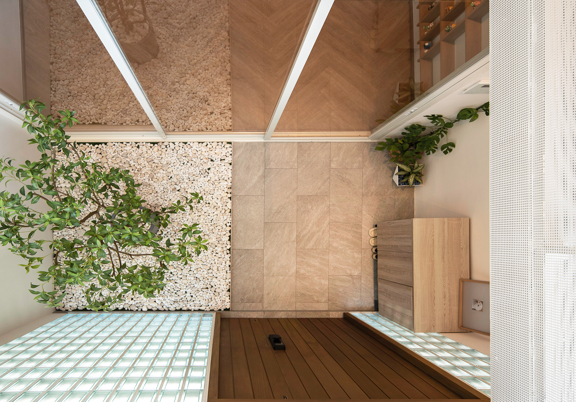 KTA House อาคารพาณิชย์รีโนเวทใหม่ ที่เป็นมิตรกับสายลมและแสงแดด - Design ...