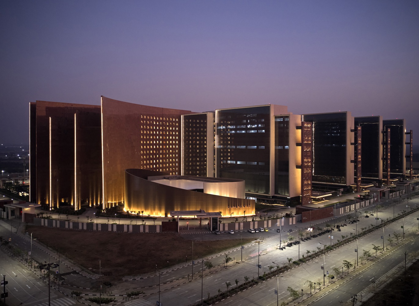 Surat Diamond Bourse ศูนย์กลางค้าเพชรที่ใหญ่ที่สุดในโลกภายใต้แนวคิดอาคารเขียว