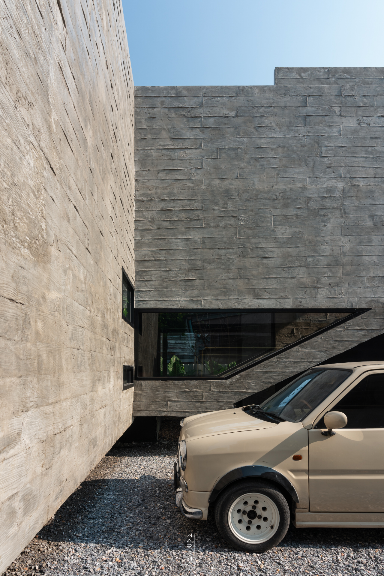 J107 Project บ้านทรงกล่องสไตล์ดิบ ที่เป็นมิตรกับผู้พักอาศัยด้วยแนวคิดของการเปิดรับ ...