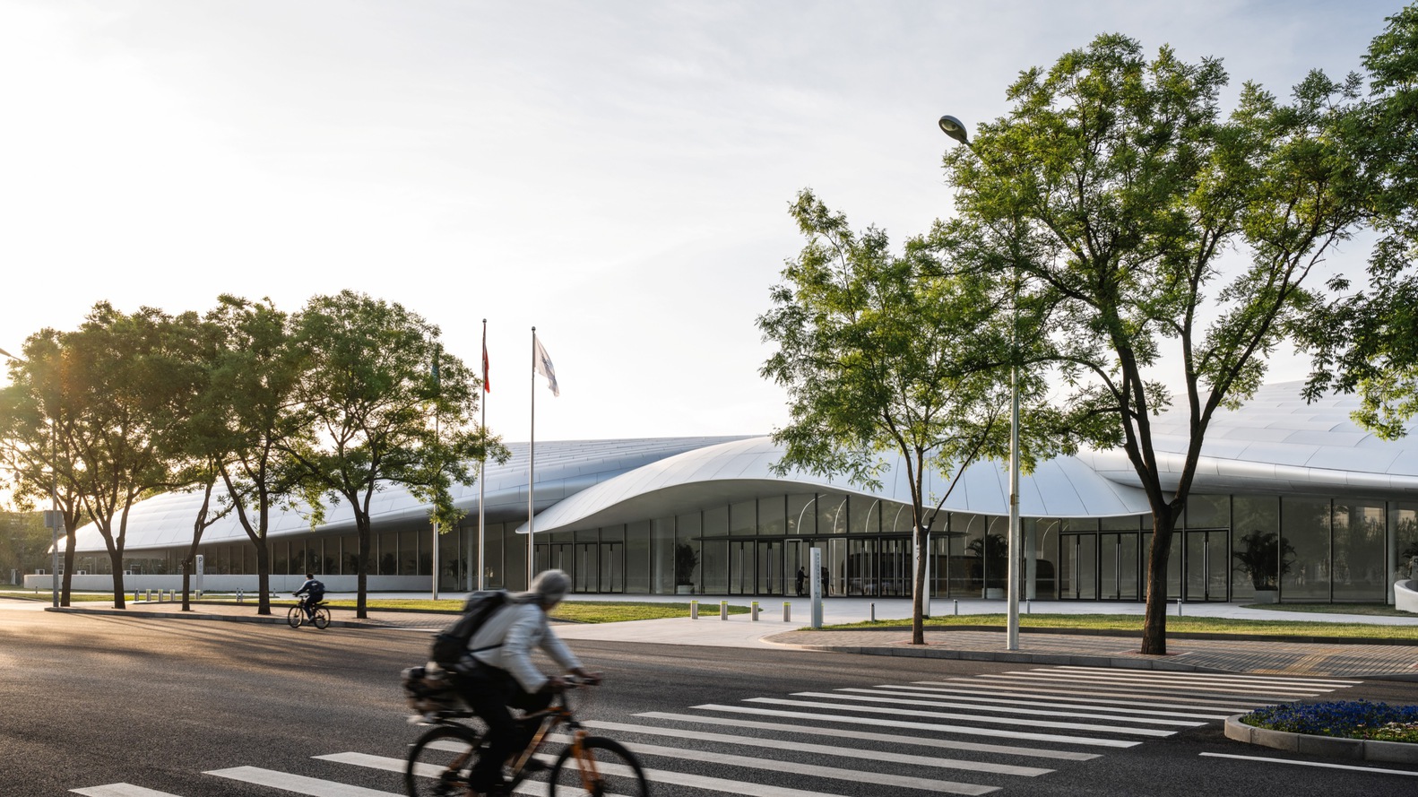 ZGC International Innovation Center ศูนย์นวัตกรรมที่ blend ธรรมชาติ และมนุษย์สร้าง ด้วยผืนหลังคาสีเขียว