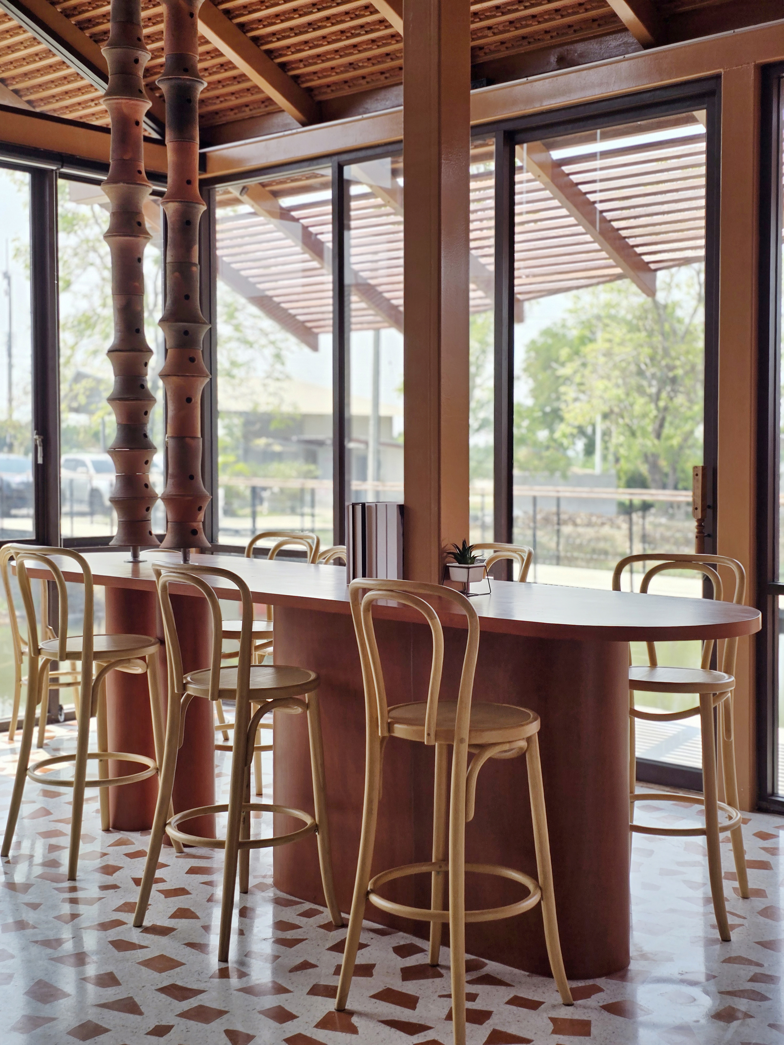 Terracotta Cafe ปั้นดินเผาด่านเกวียน ให้กลายเป็นคาเฟ่กลางน้ำ - Design ...