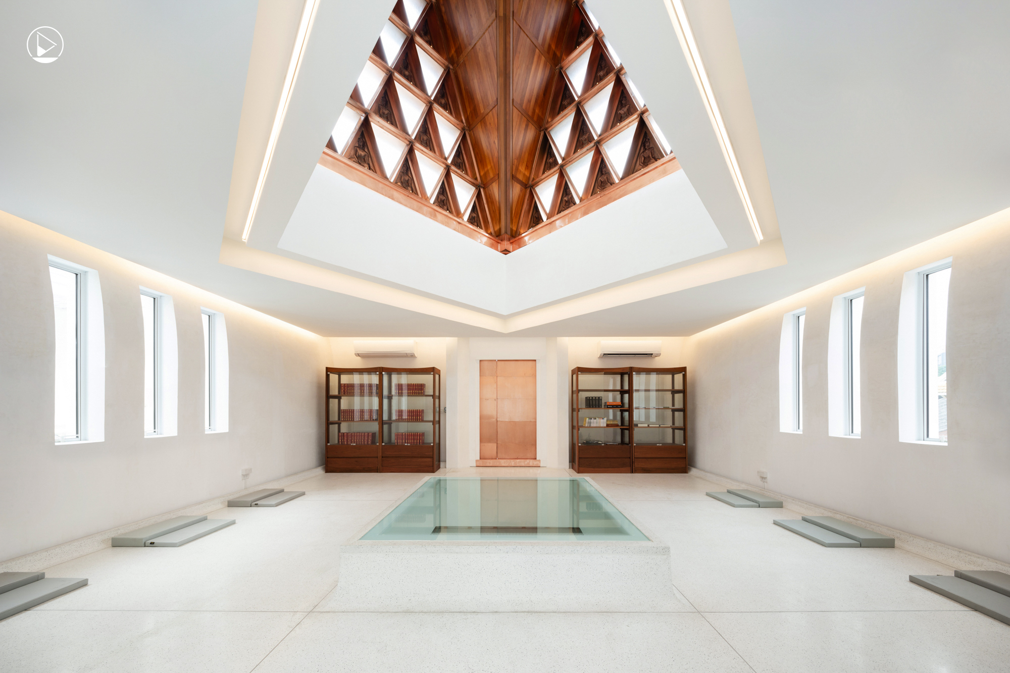 Jaturamook ณ วัดธาตุทอง ศาลาอเนกประสงค์ ในฐานะอนุสรณ์แห่งแสง ที่ถักทอความทรงจำและศรัทธาให้เป็นหนึ่ง