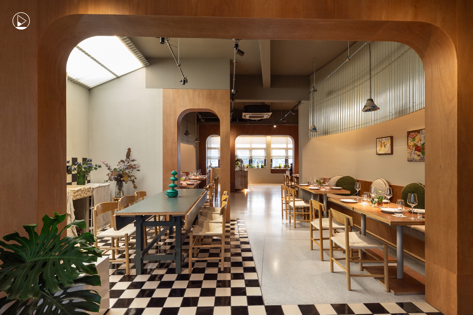 Rose & Ray ร้านอาหารสไตล์ฝรั่งเศสในตลาดน้อย ที่รีมิกซ์ย่านเก่าให้เป็นสเปซใหม่ร่วมสมัย