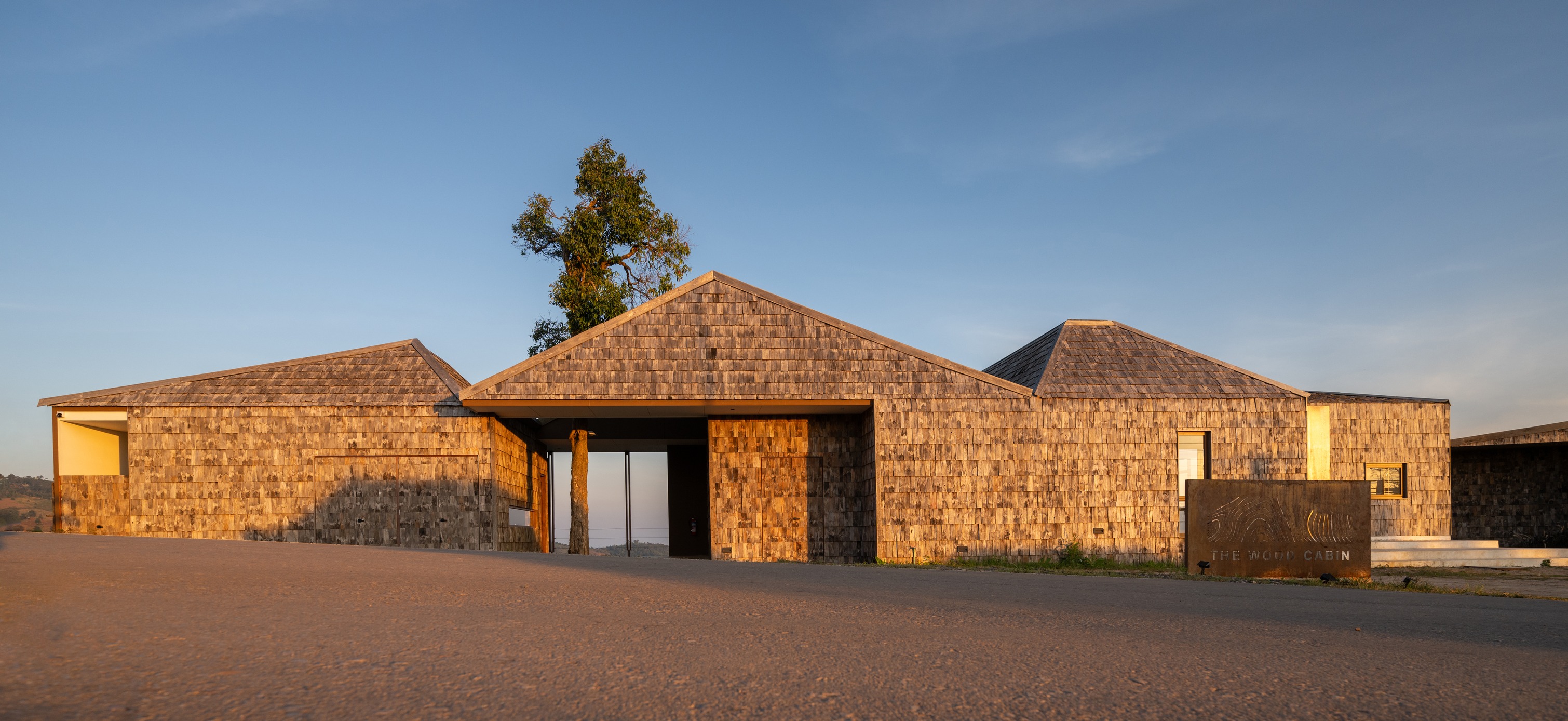 The Wood Cabin สถาปัตยกรรมที่แปลสันเขาเป็นมวลอาคาร ผสานภูมิทัศน์ สเปซ เส้นสายให้เป็นหนึ่ง