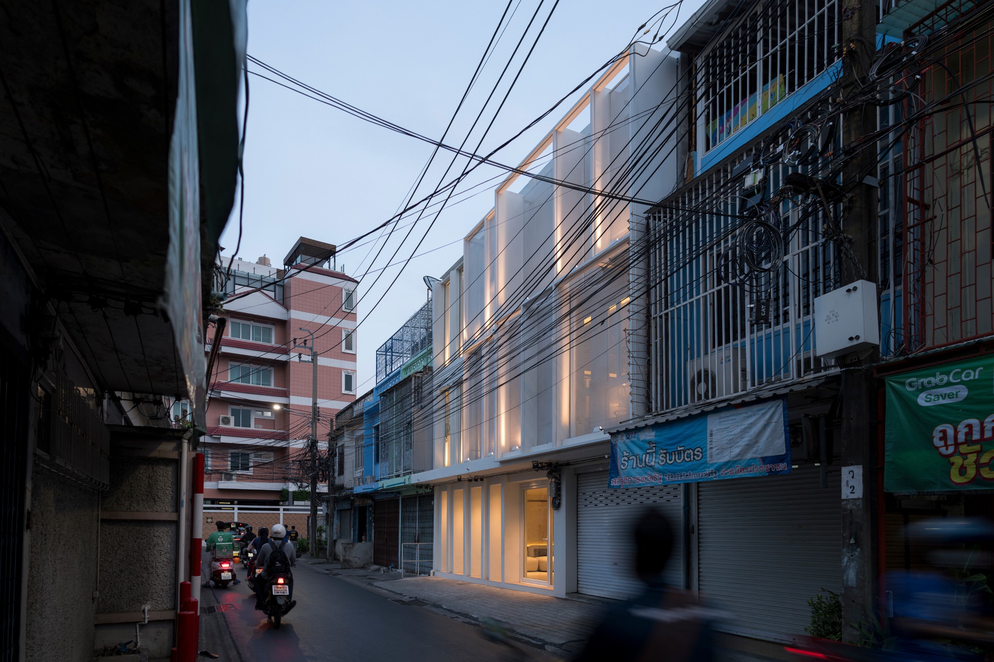 Ray’s Residence บ้านซอยแคบ ที่ขยายมุมมองผ่าน Spatial Sequence ของตึกแถว