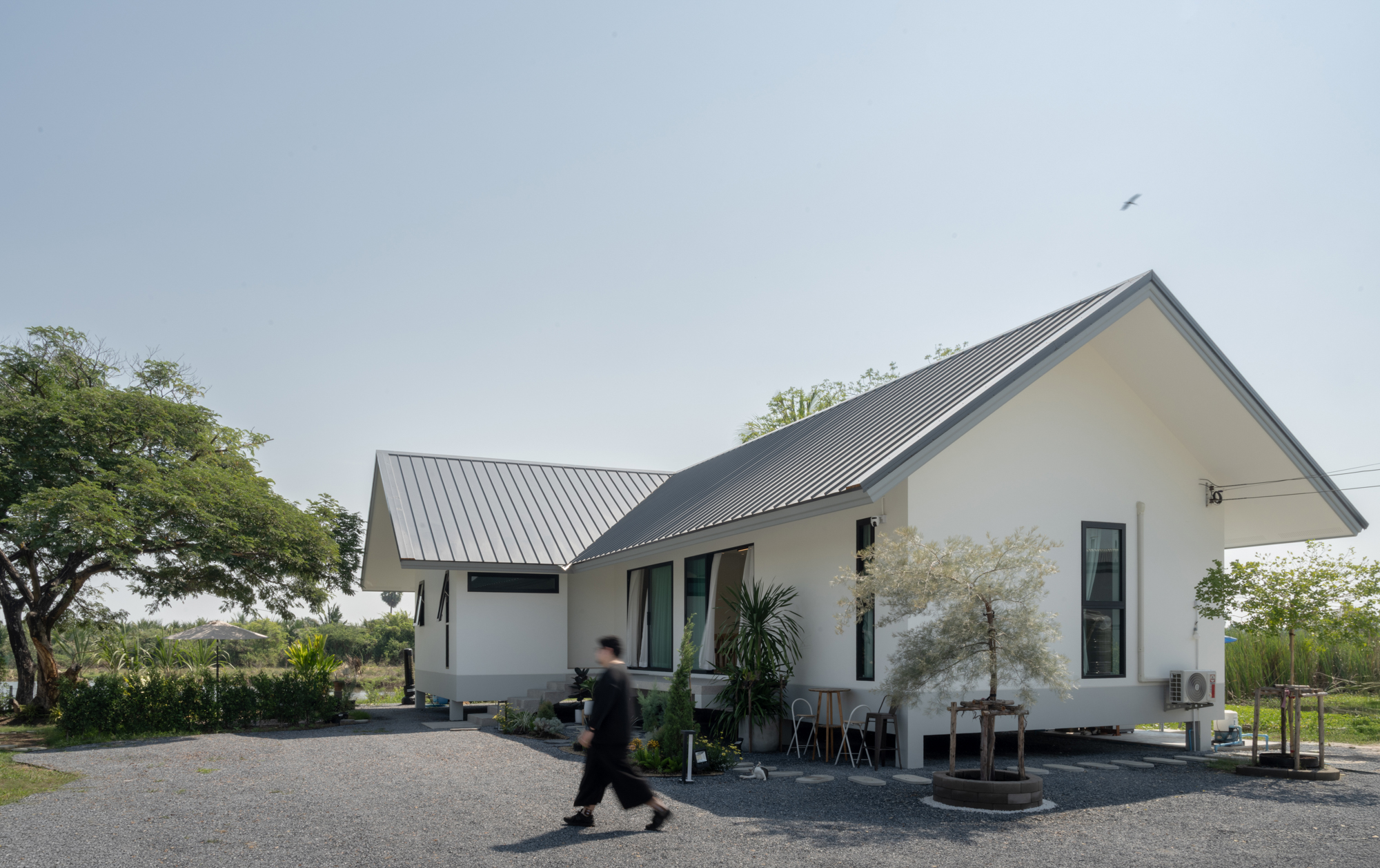 Baan Janlekha บ้านพอดีตัว กับแนวคิดที่เปลี่ยนข้อจำกัด ของบ้านหลังเล็กสู่สเปซอยู่สบาย